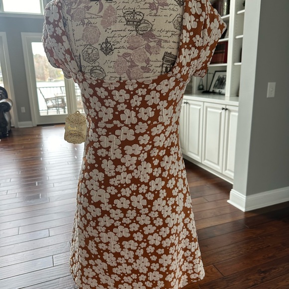 Dress - Picture 2 of 2